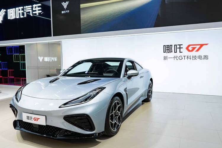 重庆綦江区天纳浩企业管理咨询哪吒汽车在智能汽车领域的表现，领途汽车在新能源汽车市场中的影响力